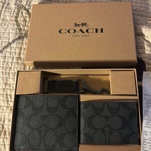 NWT 3 in 1 Men’s Signature wallet